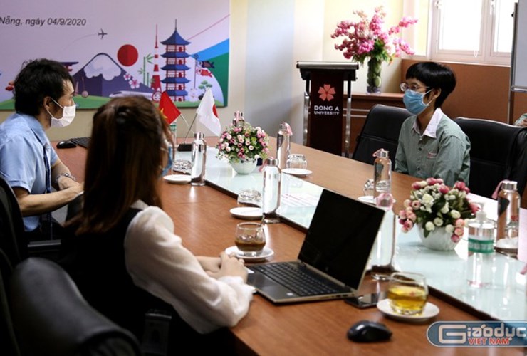Sinh viên được doanh nghiệp nước ngoài tuyển dụng qua hình thức trực tuyến
